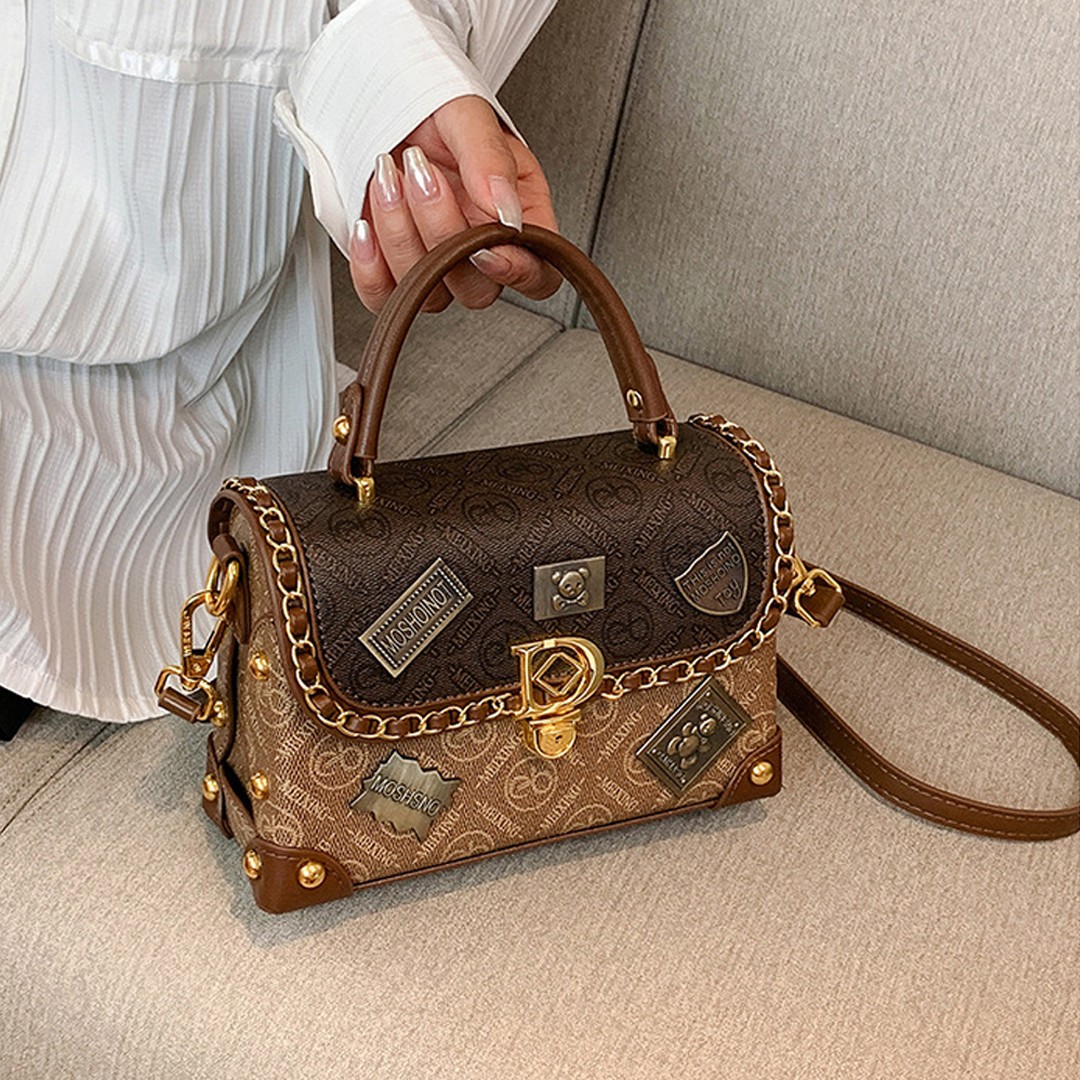 High-quality texture niche design badge bag for women 2023 new trend retro soft leather shoulder messenger box bag