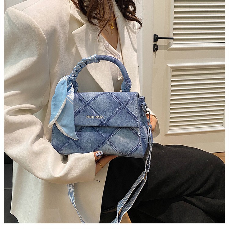 2025 New medium Square Bag All-match Large Capacity Handbag Shoulder Crossbody Bag Rhombic Chain Silk Scarf handbag Bag.