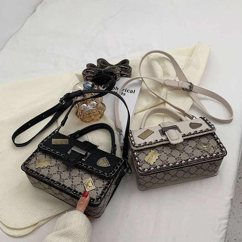 Bags for Women 2025 New Retro Badge Satchel Small Square Bag Chain Niche Design Single Shoulder Crossbody Heavy Industry Bag