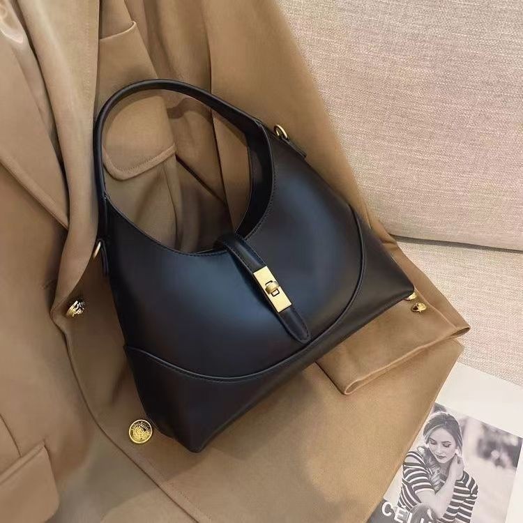 High-grade contrast color niche design bag for women, new style small Chanel style bag, versatile commuting handbag, shoulder and crossbody bag for women