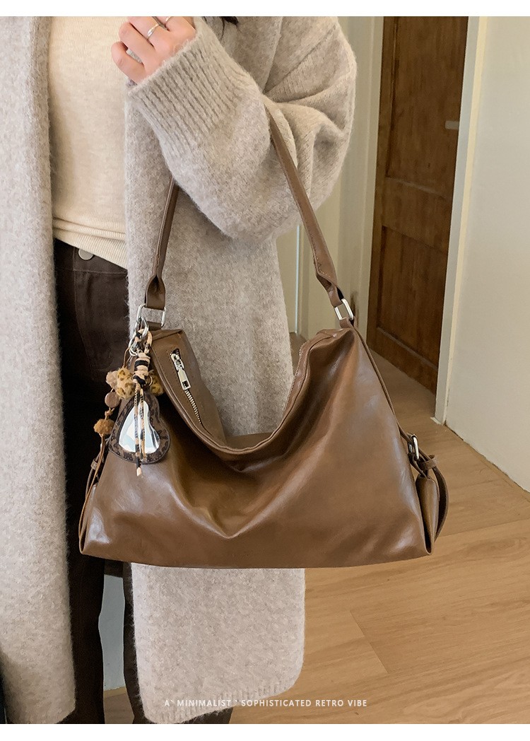 Fashionable and High-End Commuter Bag for Women 2026 New Model Large Capacity Casual Tote Bag Simple Shoulder Bag Underarm Bag.